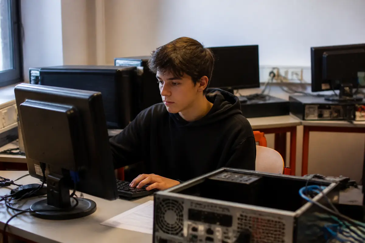 Bac pro informatique : Cybersécurité, réseaux et métiers clés