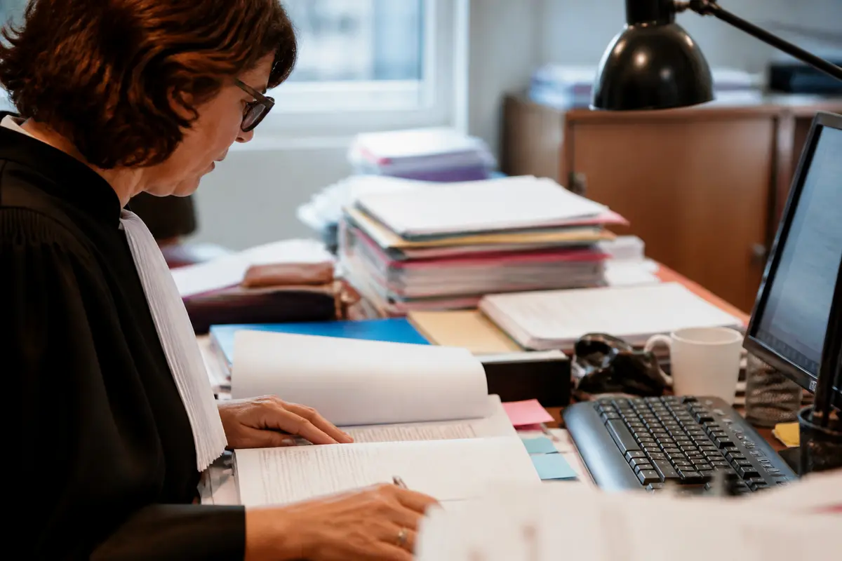 Salaire greffier tribunal de commerce : Quel montant espérer ?