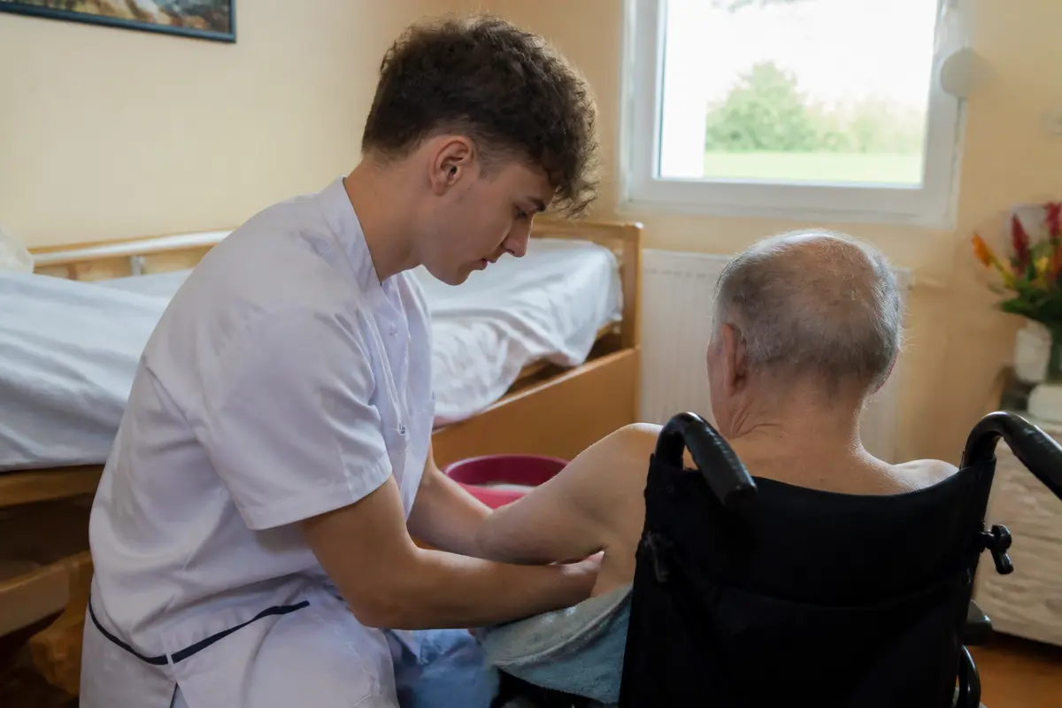 Sanitaire et social bac pro : formation, débouchés et métiers